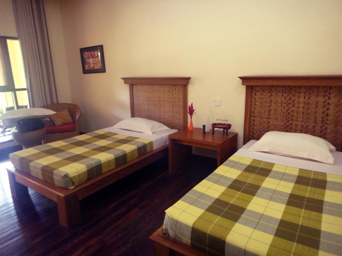 Golden Sunrise Hotel Kyaikto Ngoại thất bức ảnh