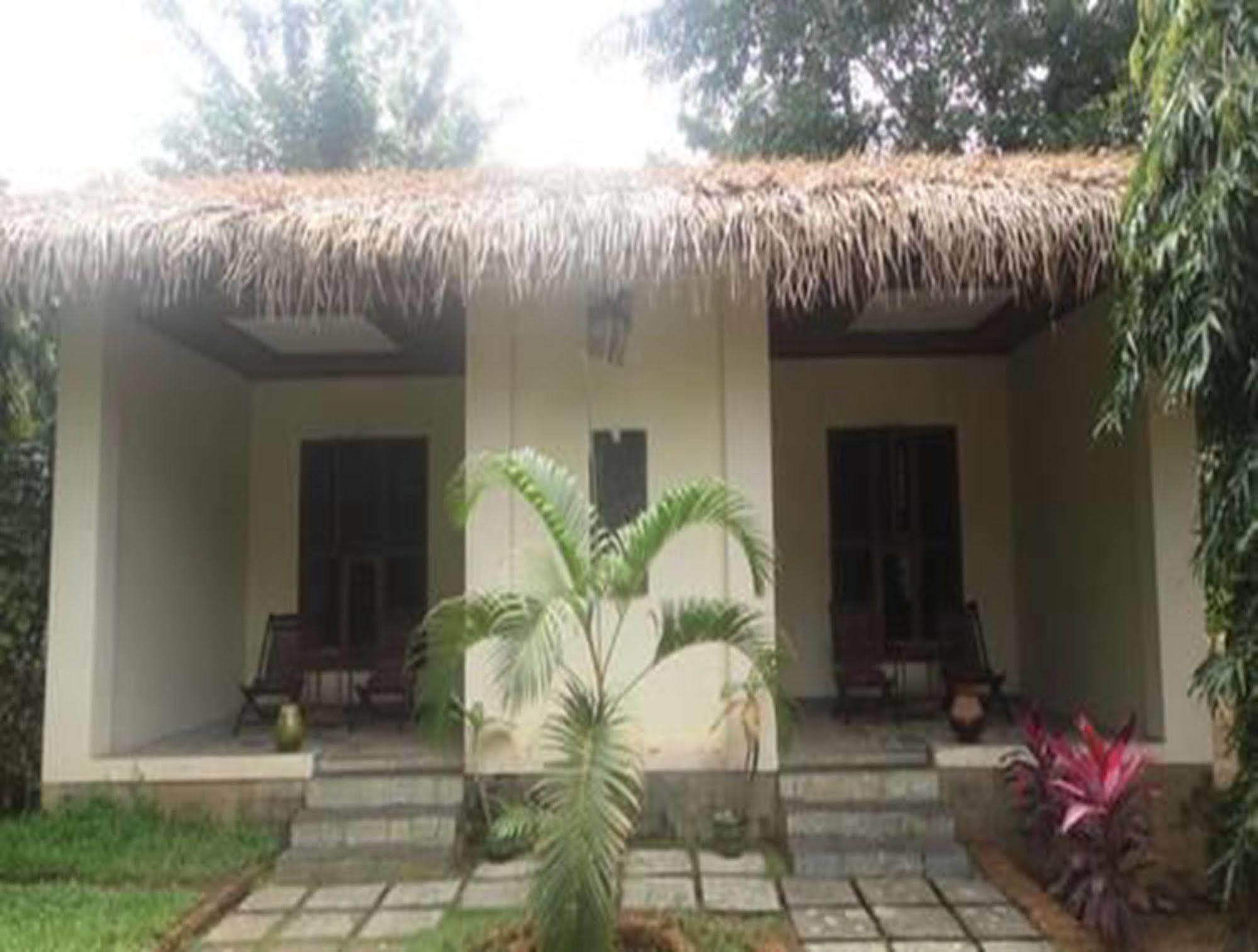 Golden Sunrise Hotel Kyaikto Ngoại thất bức ảnh