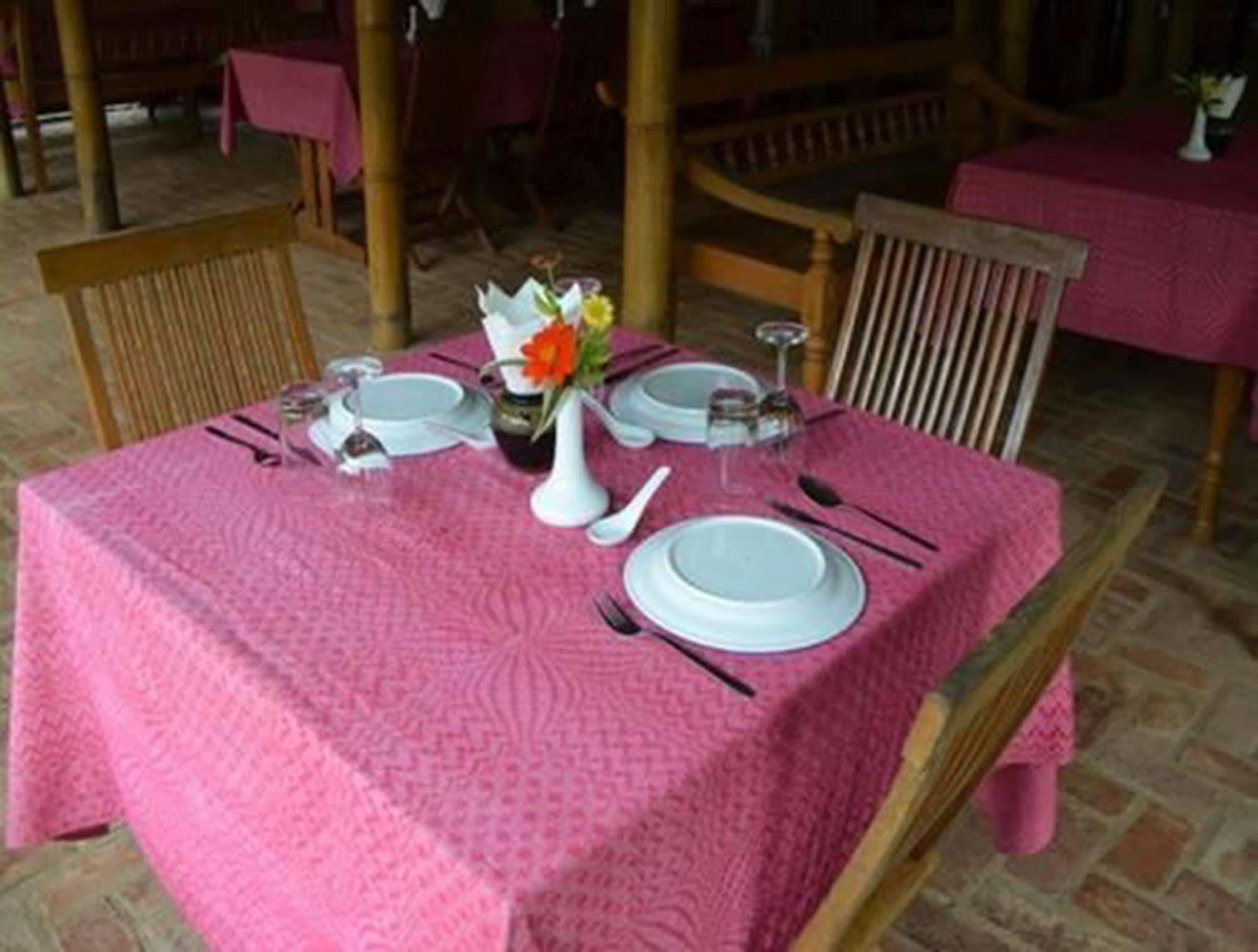 Golden Sunrise Hotel Kyaikto Ngoại thất bức ảnh