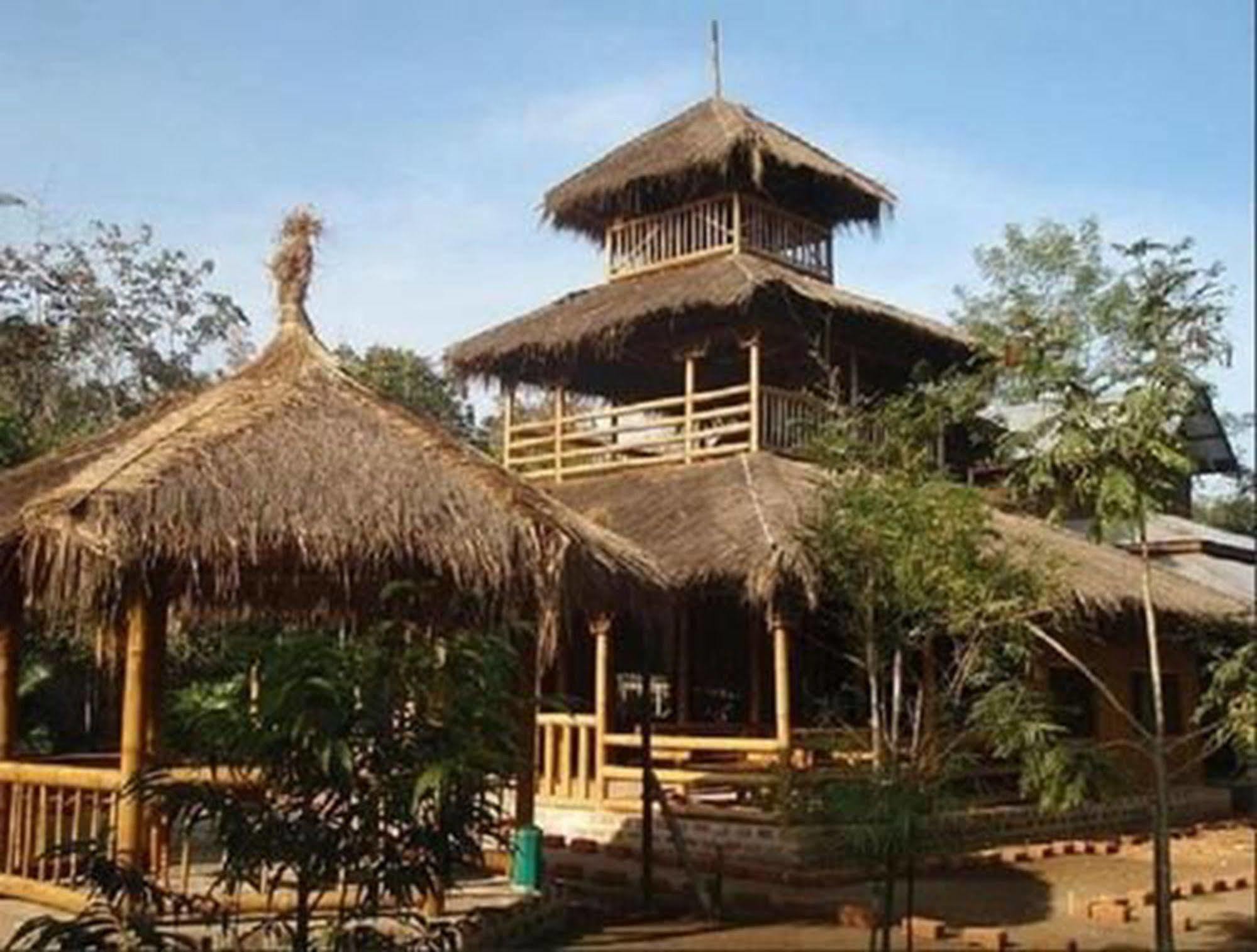 Golden Sunrise Hotel Kyaikto Ngoại thất bức ảnh