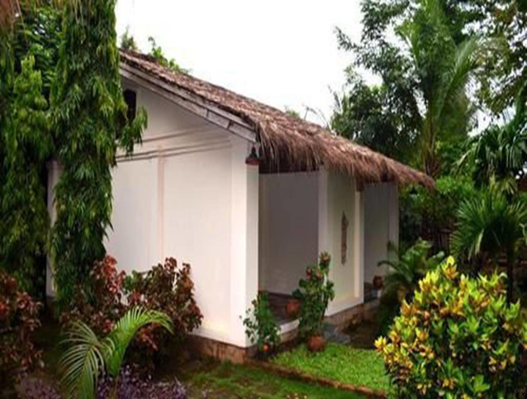 Golden Sunrise Hotel Kyaikto Ngoại thất bức ảnh