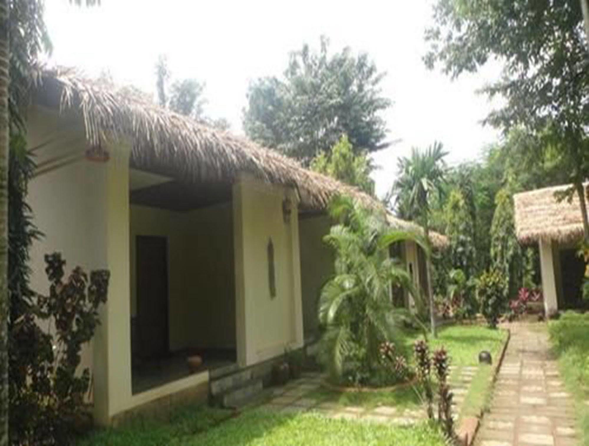 Golden Sunrise Hotel Kyaikto Ngoại thất bức ảnh