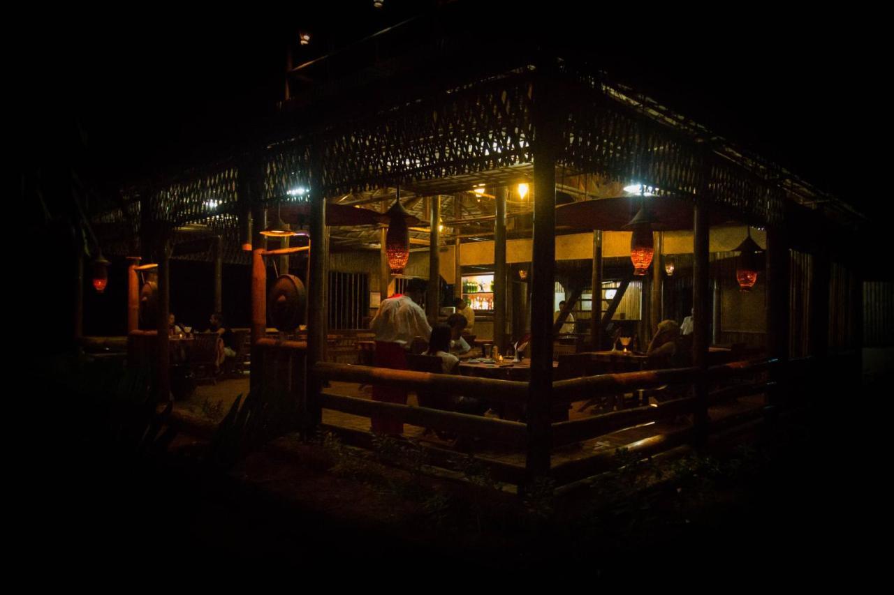 Golden Sunrise Hotel Kyaikto Ngoại thất bức ảnh