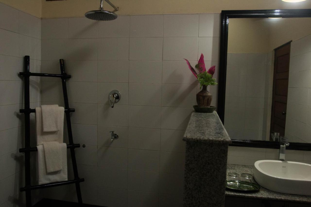 Golden Sunrise Hotel Kyaikto Ngoại thất bức ảnh