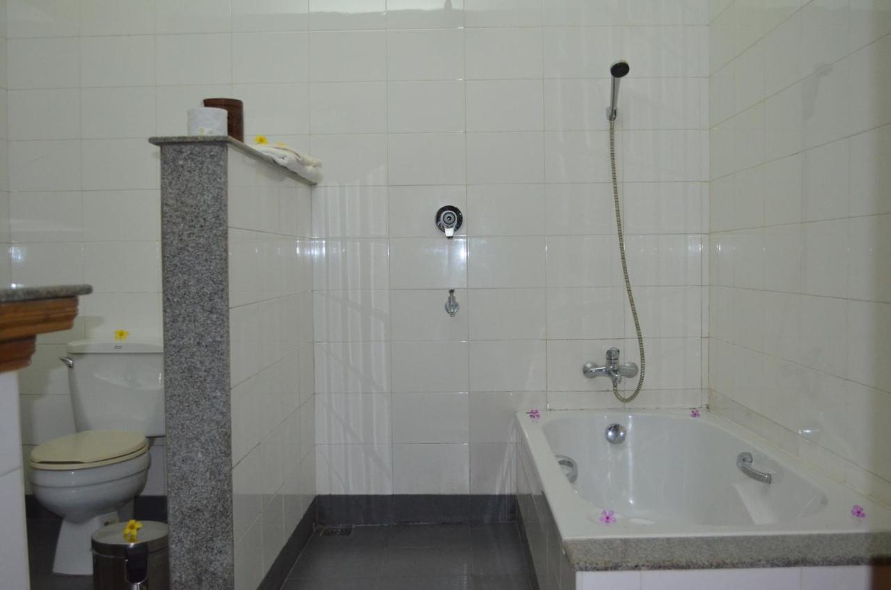 Golden Sunrise Hotel Kyaikto Ngoại thất bức ảnh