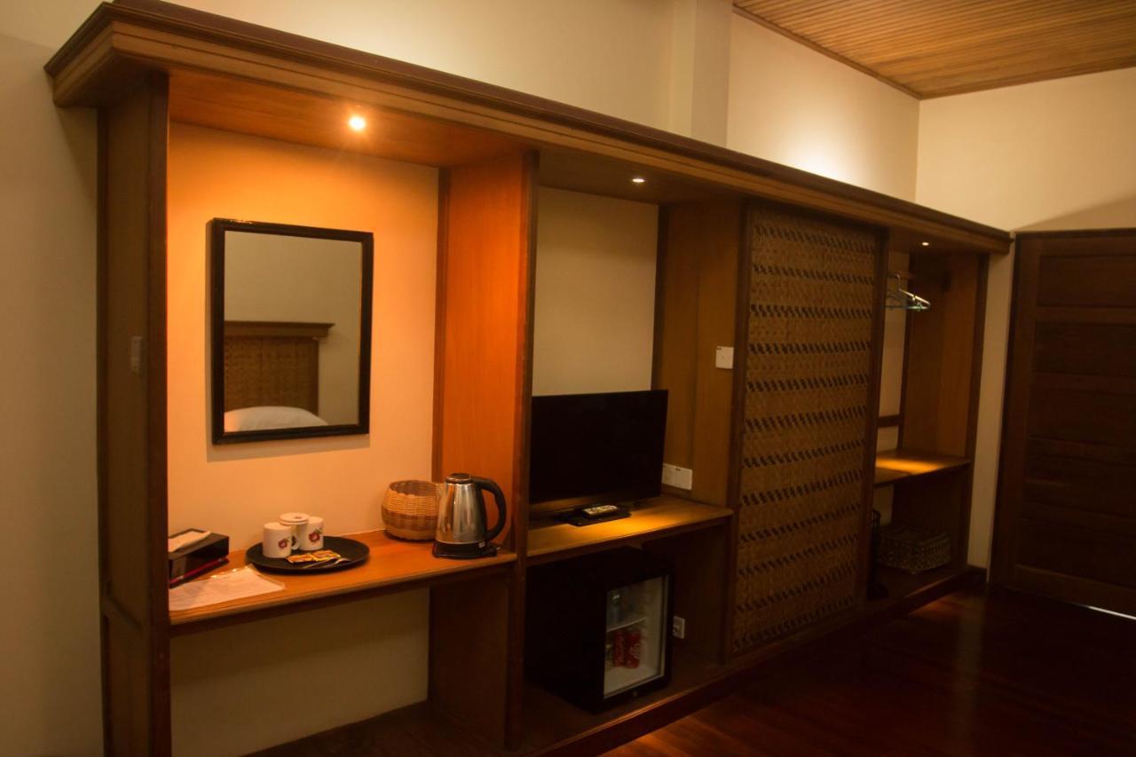 Golden Sunrise Hotel Kyaikto Ngoại thất bức ảnh